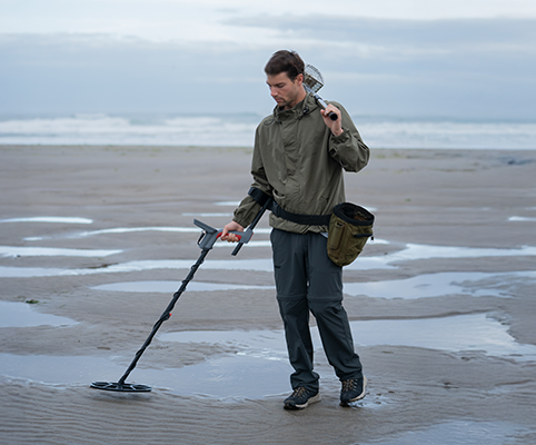 Minelab VANQUISH 460 – All New Waterproof Multi-IQ Metal Detector with Bluetooth LE Audio & LED Display - Vanquish 60 Series