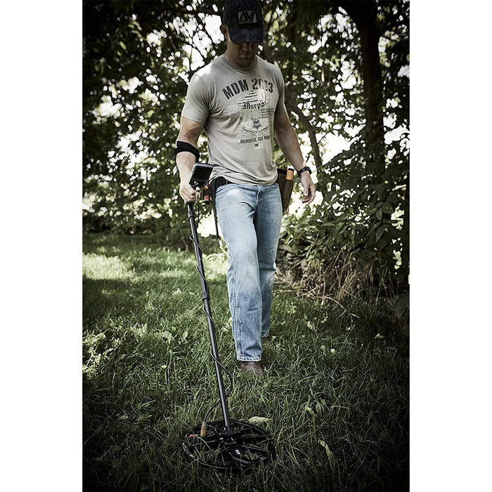 Minelab Equinox 800 Waterproof Multi-Frequency Metal Detector with 11" DD Coil, Gold Mode, Pro-Find 20 Pinpointer and Carry Bag